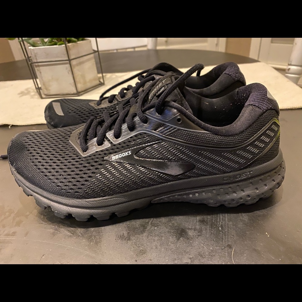 Women’s Brooks Ghost 12 Running Shoe - Size 9